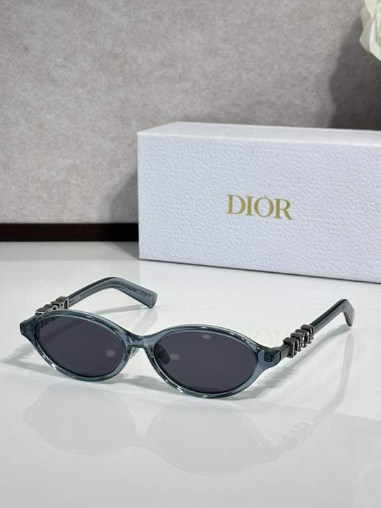 Picture of Dior Sunglasses _SKUfw77364372fw